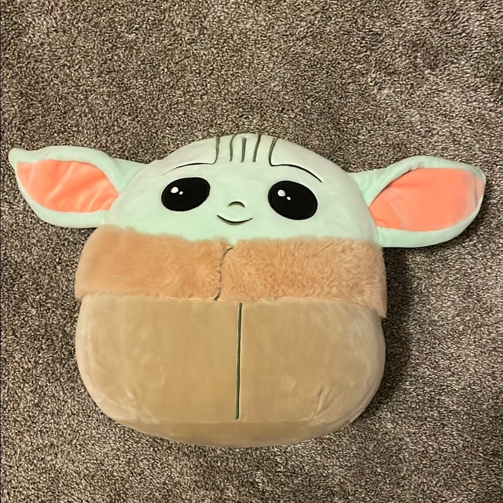 Squishmallows Star Wars Baby Yoda. Green and Tan.